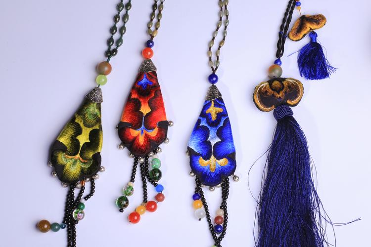 蜀繡工藝品,首飾,收藏品;銷售:辦公用品,服裝,鞋帽,家居用品,紡織品